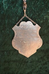 1898 Gründungsschild